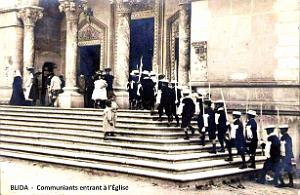 1411- Blida - Communiants entrant a l'Eglise